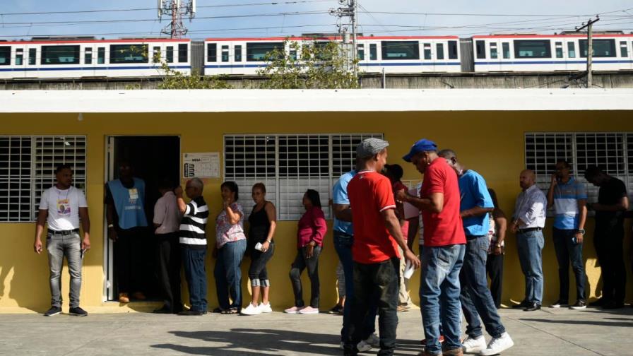 Con masiva y entusiasta asistencia de personas: Así se desarrollan las elecciones primarias en Santo Domingo Norte