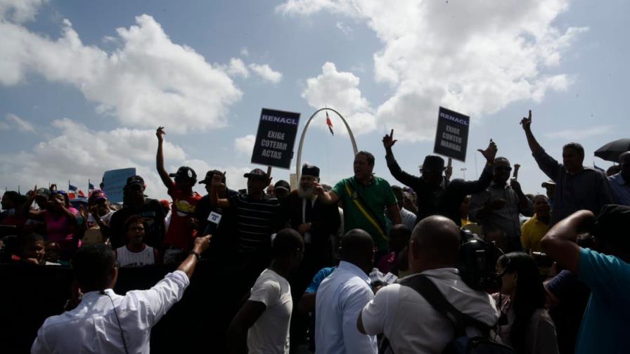 EN VIVO | Leonelistas se manifiestan frente a la Junta Central Electoral por resultados de primarias EN VIVO | Leonelistas se manifiestan frente a la Junta Central Electoral por resultados de primarias