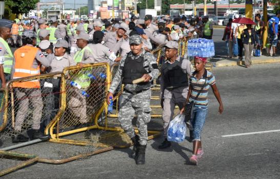En vivo | Cientos de policías resguardan la JCE ante la manifestación convocada por el leonelismo