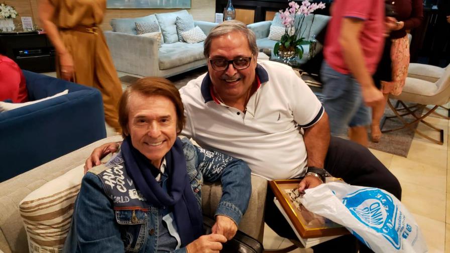 Raphael arribó este domingo al país para presentar “RESinphónico” Raphael arribó este domingo al país para presentar “RESinphónico”