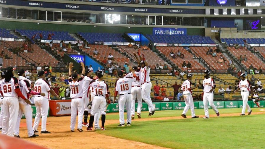 El bateo oportuno tiene a Leones mirando al resto desde la cima