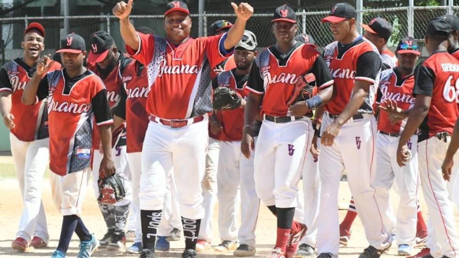 Villa Juana y Manlio Bobadilla avanzan en torneo de softbol Rubén Pimentel