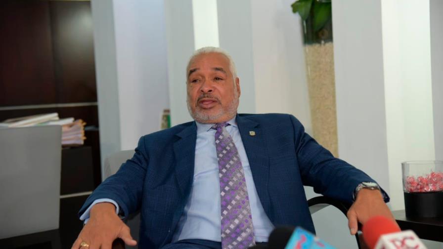 Radhamés Camacho se vuelve tendencia en las redes Radhamés Camacho se vuelve tendencia en las redes