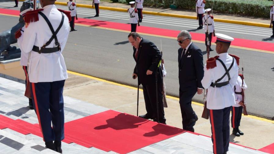 Presidente Danilo Medina recibe al presidente electo de Guatemala
