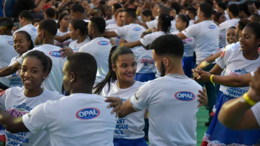 Dominicanos esperan resultado de “Un récord pal’ merengue” en el Guinness