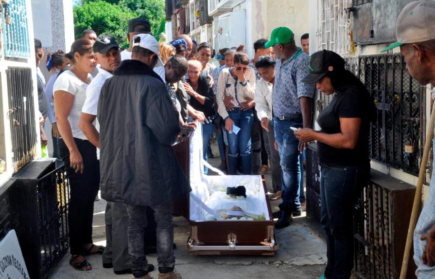 Sepultan los restos de Fátima Guzmán en Santiago, asesinada por su pareja