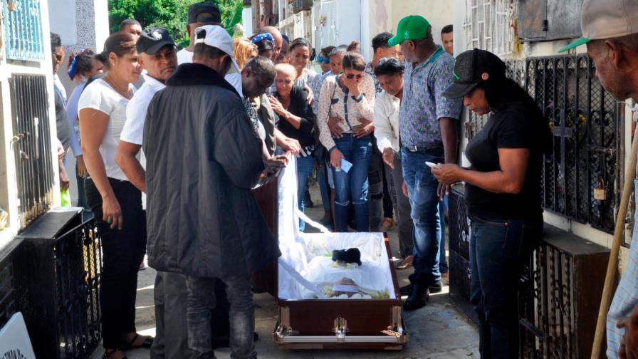 Sepultan los restos de Fátima Guzmán en Santiago, asesinada por su pareja Sepultan los restos de Fátima Guzmán en Santiago, asesinada por su pareja