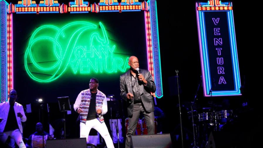 Johnny Ventura viste de Noel Newman en la celebración de sus 60 años