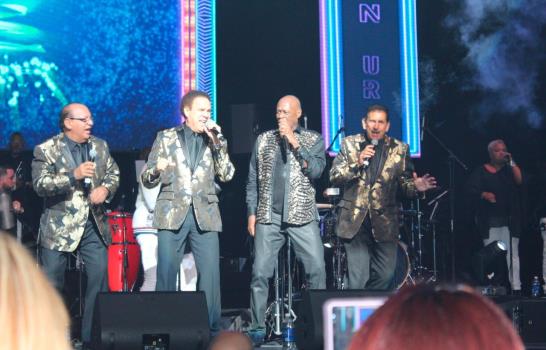 Johnny Ventura revienta el Coliseo de Puerto Rico con un gran fiestón merenguero