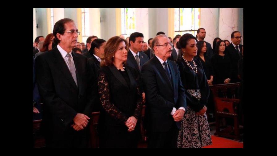 Presidente asiste a misa de novenario por muerte de su padre Presidente asiste a misa de novenario por muerte de su padre