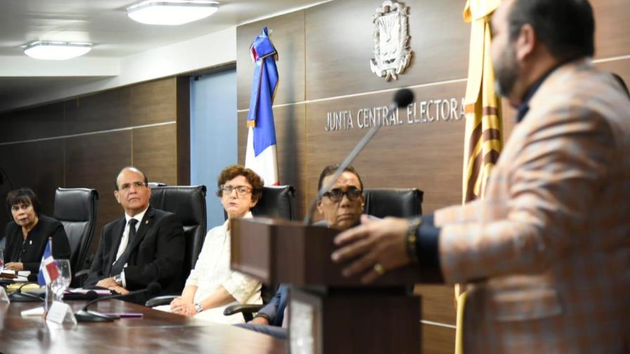 El partido de Leonel Fernández explica porqué se opone al voto automatizado