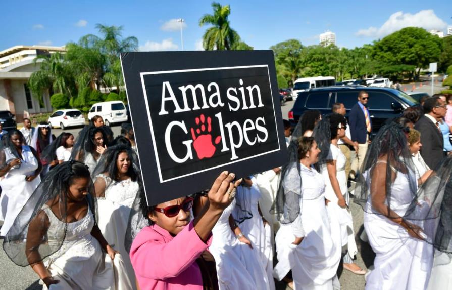 “Ama sin golpes”, petición de las mujeres durante Marcha de las Novias 