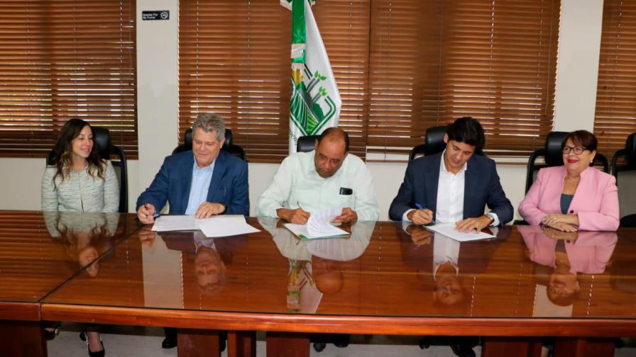 Firman acuerdo para centro de almacén y distribución en Punta Cana Firman acuerdo para centro de almacén y distribución en Punta Cana