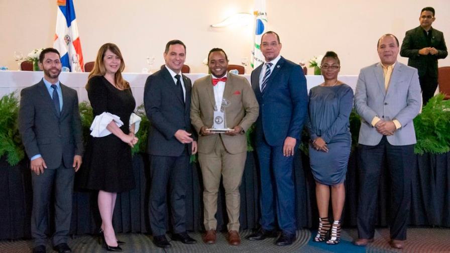 Piden mayor legitimidad para la Defensa Pública en acto de premiación a miembros Piden mayor legitimidad para la Defensa Pública en acto de premiación a miembros