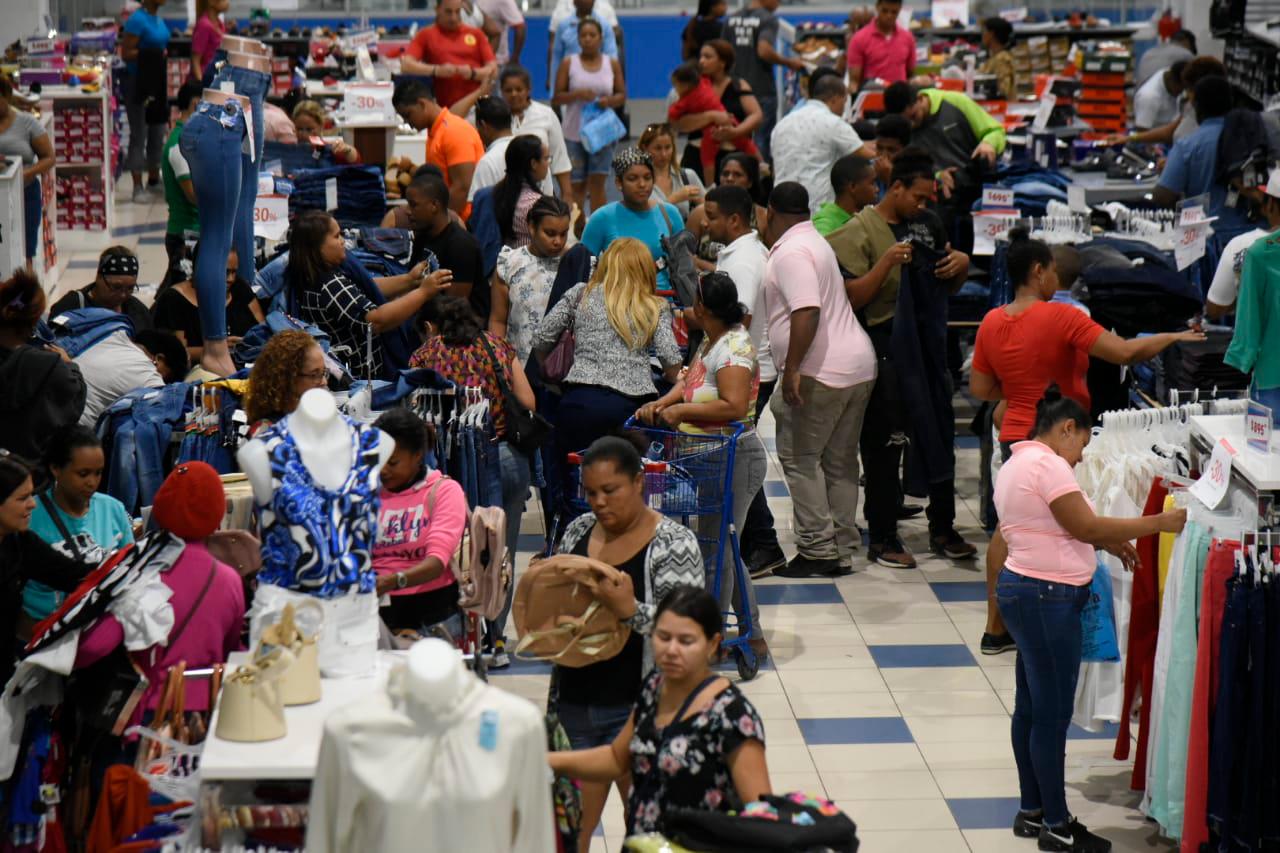 La ropa también se encuentra en oferta por el Viernes Negro. 