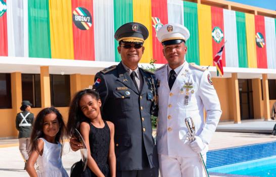  Academia Militar Batalla de las Carreras graduó a 55 cadetes