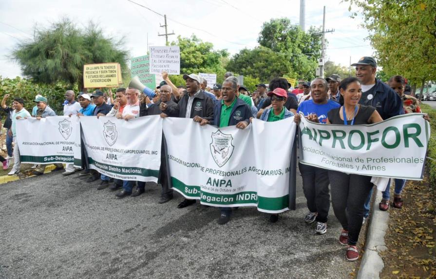 Profesionales agropecuarios protestan en reclamo de aumento salarial