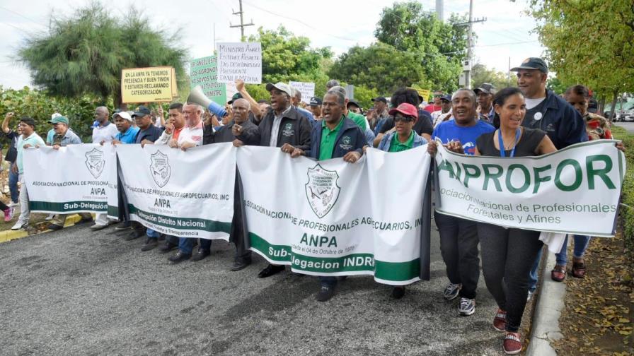 Profesionales agropecuarios protestan en reclamo de aumento salarial