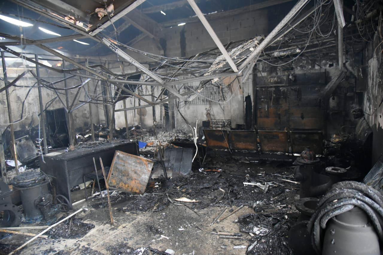 La mayor parte de la empresa quedó reducida a cenizas.