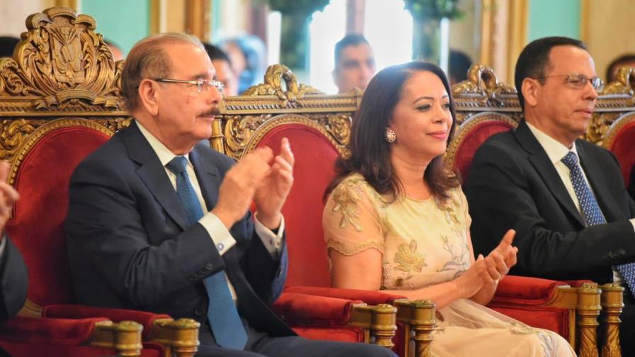 Presidente Danilo Medina entrega el Premio Nacional de Periodismo a Emilia Pereyra Presidente Danilo Medina entrega el Premio Nacional de Periodismo a Emilia Pereyra