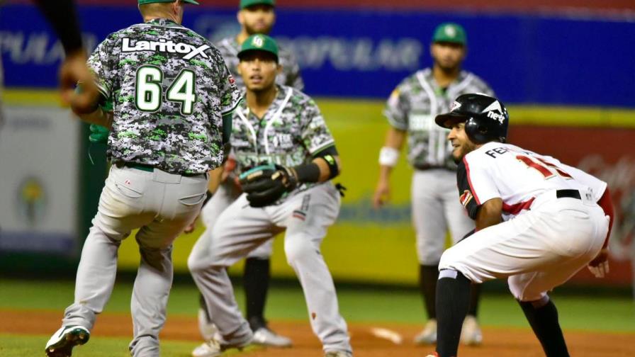 Las Estrellas se resisten a levantar la bandera blanca ante el Escogido