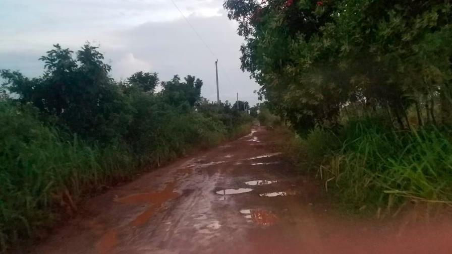 Parceleros piden al presidente Medina cumplir su palabra y arreglarles caminos Parceleros piden al presidente Medina cumplir su palabra y arreglarles caminos