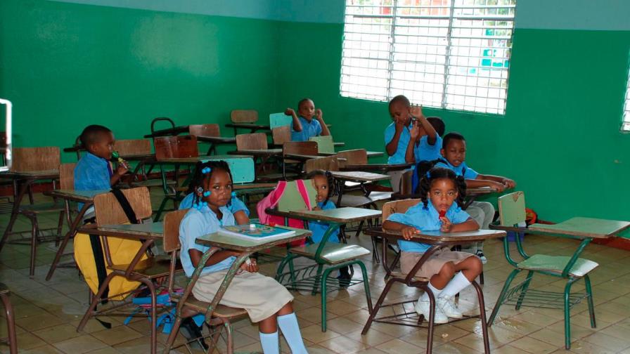 Solo seis de cada 10 jóvenes dominicanos cursan el grado correspondiente a su edad