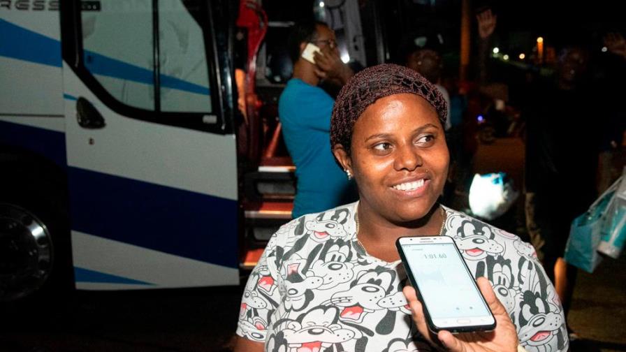 El esperado reencuentro de una joven con su madre y sus dos hijos 