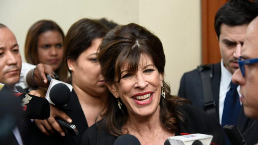 Embajadora de Estados Unidos felicita a Luis Molina por acciones contra violencia intrafamiliar