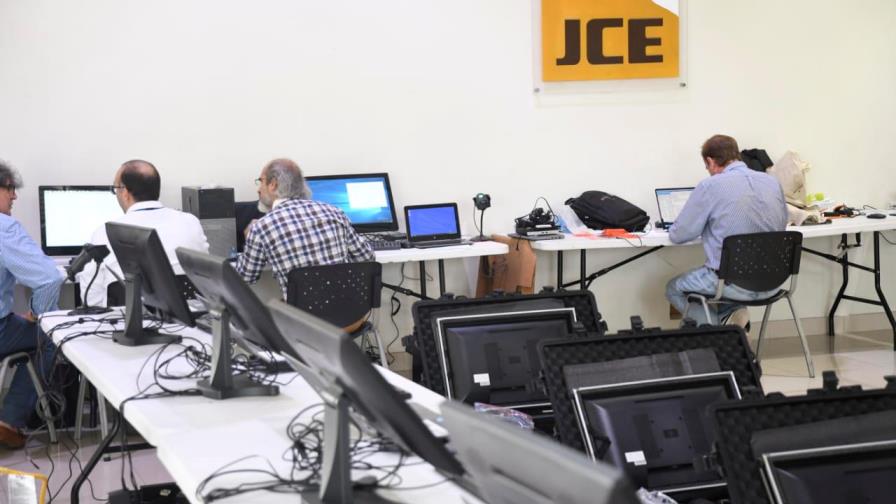 Pleno JCE reunido a puertas cerradas mientras técnicos avanzan en auditoría a equipos