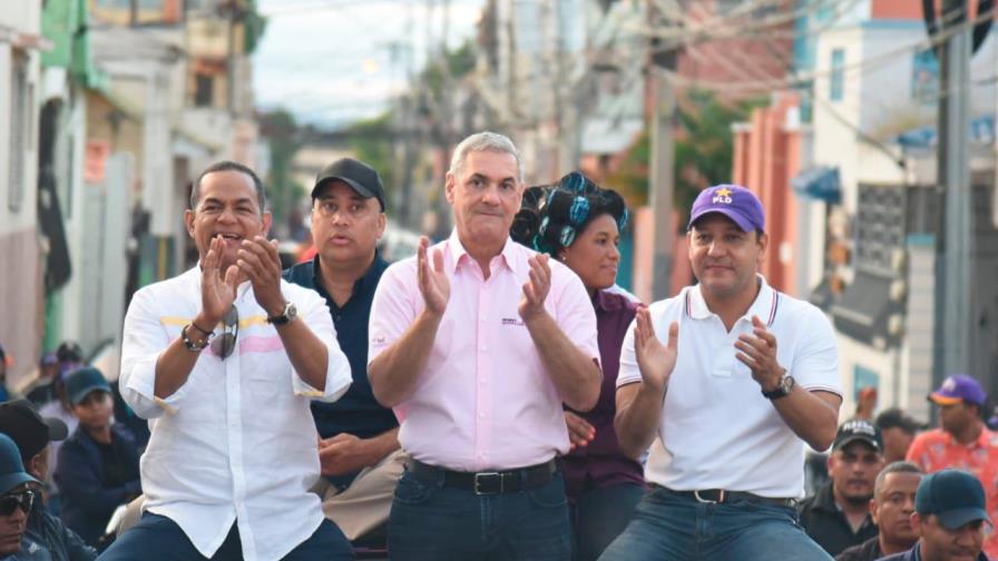 Gonzalo Castillo y Abel Martínez movilizan miles de seguidores en Santiago Gonzalo Castillo y Abel Martínez movilizan miles de seguidores en Santiago