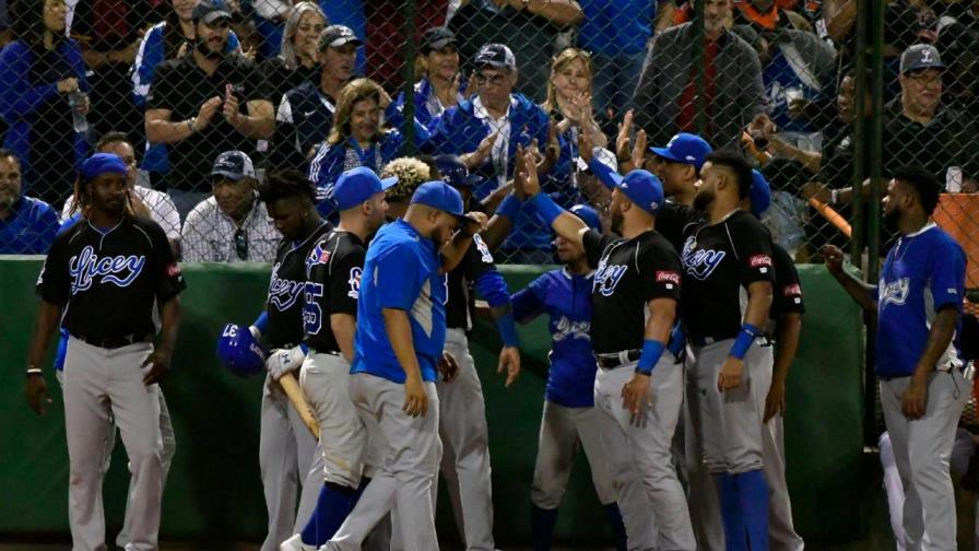 El Licey baja a los Toros de las nubes con paliza a domicilio 17-2