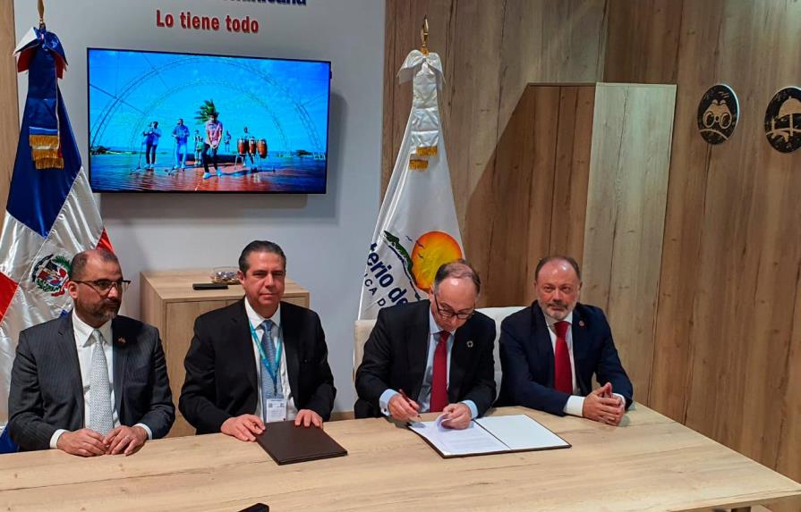 Iberia renueva acuerdo de promoción de República Dominicana como destino turismo