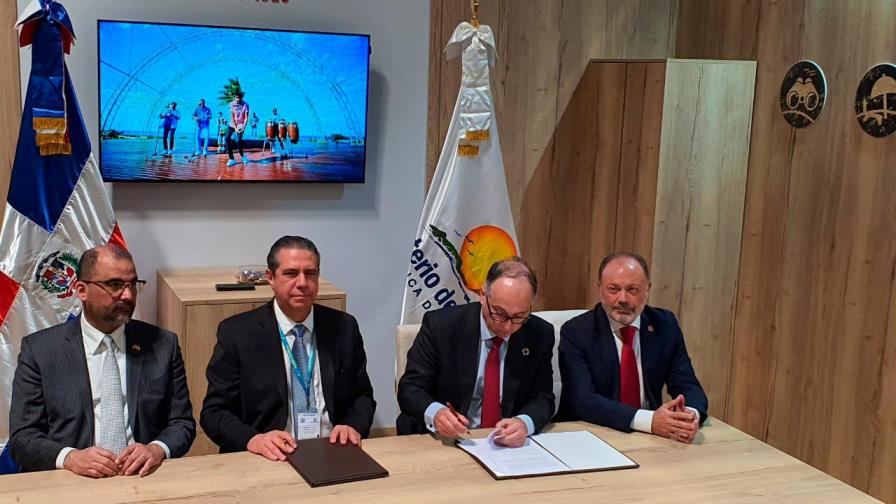 Iberia renueva acuerdo de promoción de República Dominicana como destino turismo