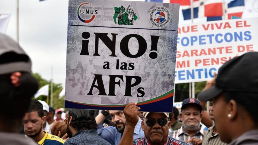 Trabajadores y legisladores acuerdan conversar sobre proyecto para modificar ley de seguridad social