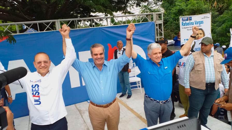 Luis Abinader encabeza caravana de apoyo a candidatos municipales en Santiago