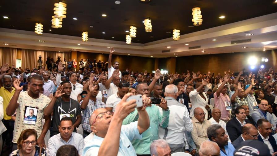 PRM juramenta a unos 500 dirigentes que estaban en las filas del PRD PRM juramenta a unos 500 dirigentes que estaban en las filas del PRD