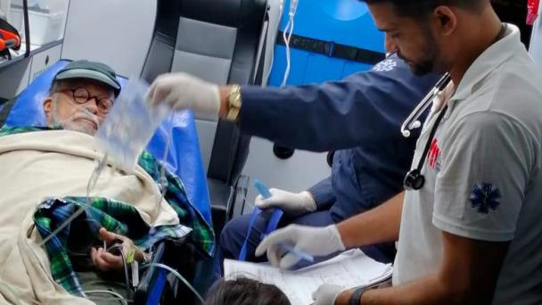 Turista de 84 años sufre infarto en alta mar y el 9-1-1 lo asiste