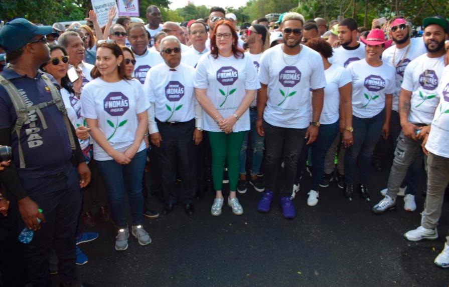 Desbordante apoyo recibe Canó en marcha por la no violencia contra la mujer