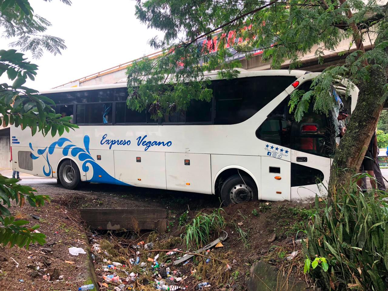Autobús accidentado.