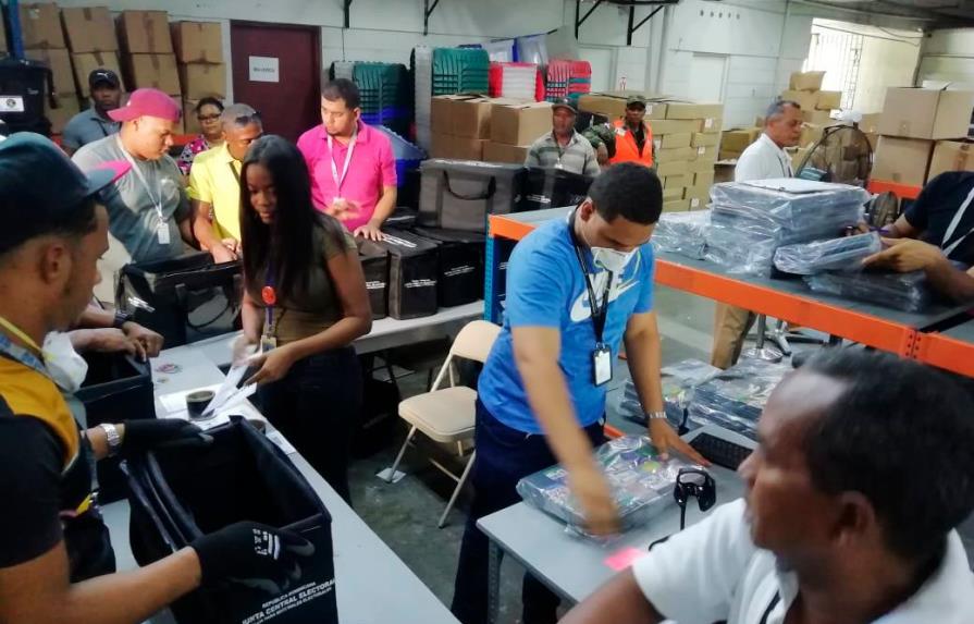 La Junta empieza a despachar valijas con materiales para elecciones municipales 