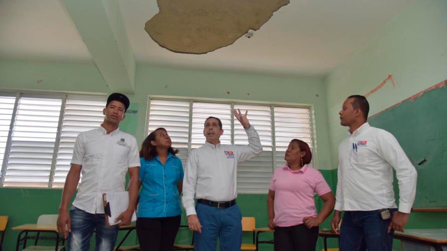 Ministro Peña Mirabal dispone inmediata intervención en liceo donde se cayó pañete e hirió docente
