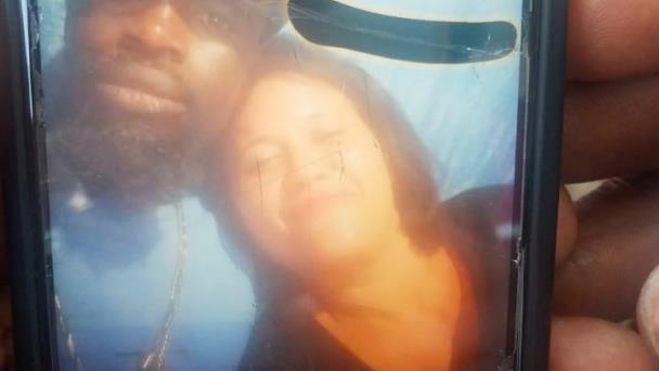 Hombre mata a su pareja a machetazos en comunidad del kilómetro 22 de carretera de Yamasá