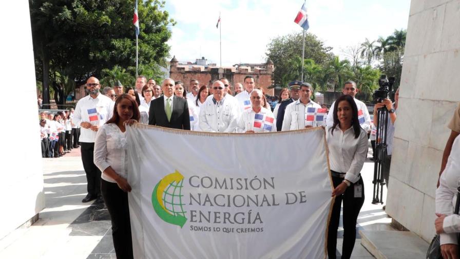 Comisión Nacional de Energía deposita ofrenda floral en el Altar de la Patria