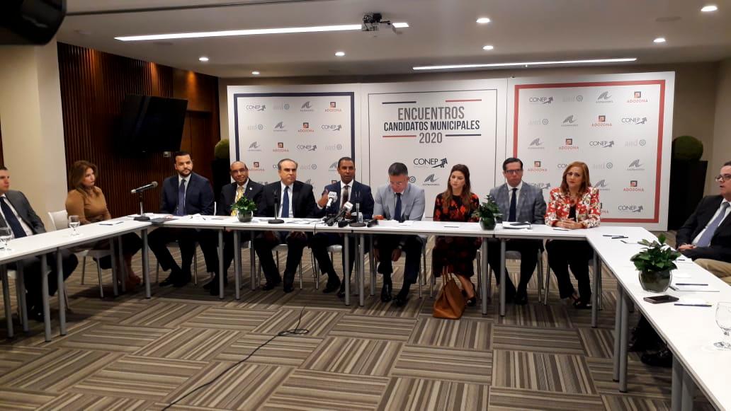 Empresarios escuchan propuestas de Domingo Contreras para el Distrito Nacional