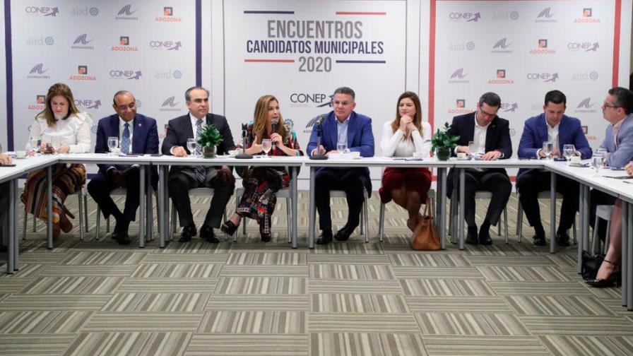 Empresarios conocen propuestas de Carolina Mejía 