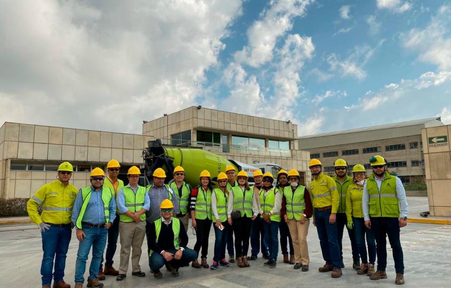 Empresarios dominicanos visitan planta aprovechamiento sostenible de residuos de la construcción en Colombia