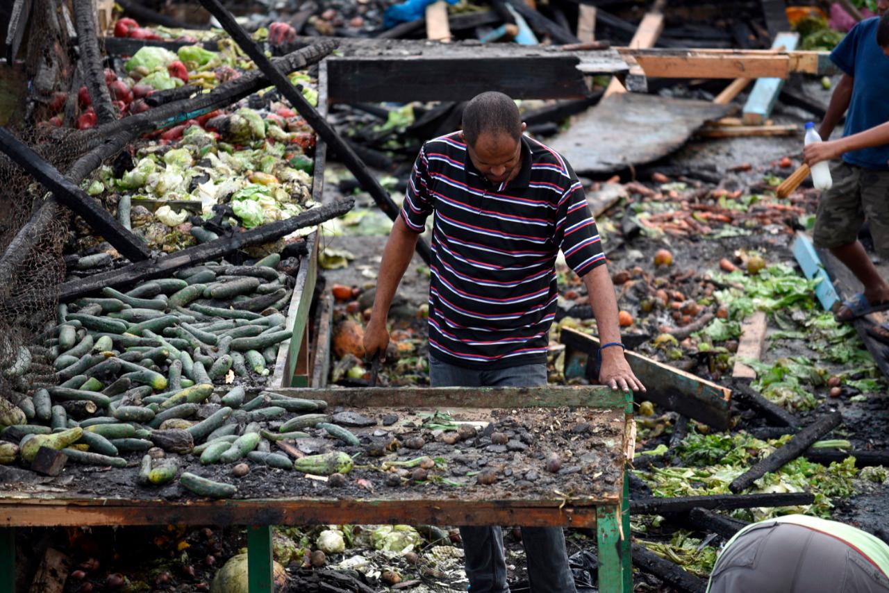 El incendio redujo a cenizas el 60% de los locales del mercado. 