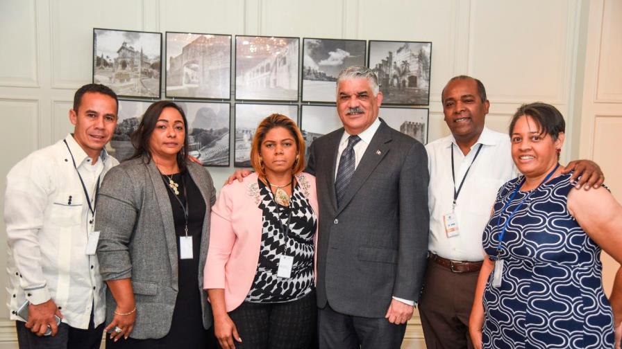 Canciller se reúne con familiares de estudiantes dominicanos en China