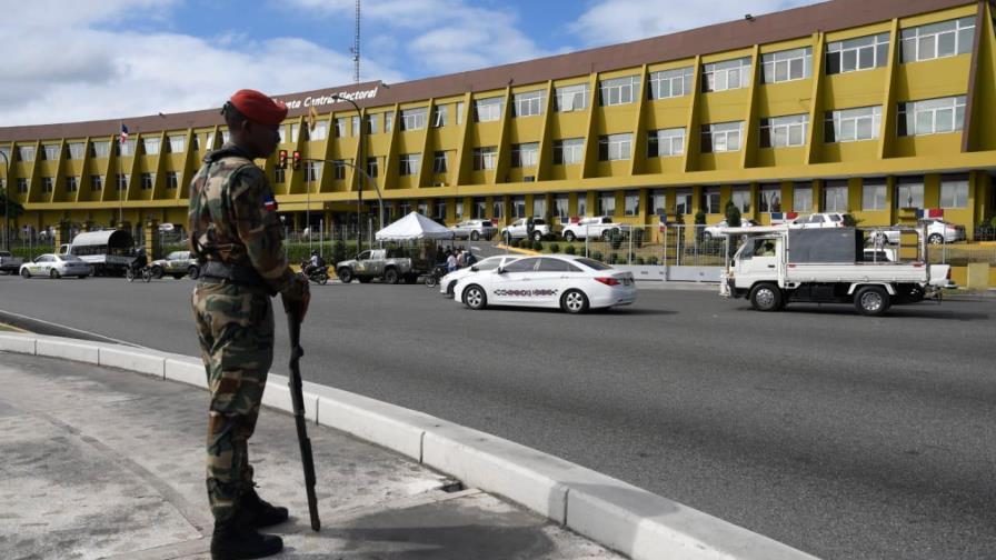 Revelan supuesto chat entre seguridad de Abinader y técnico de telefónica